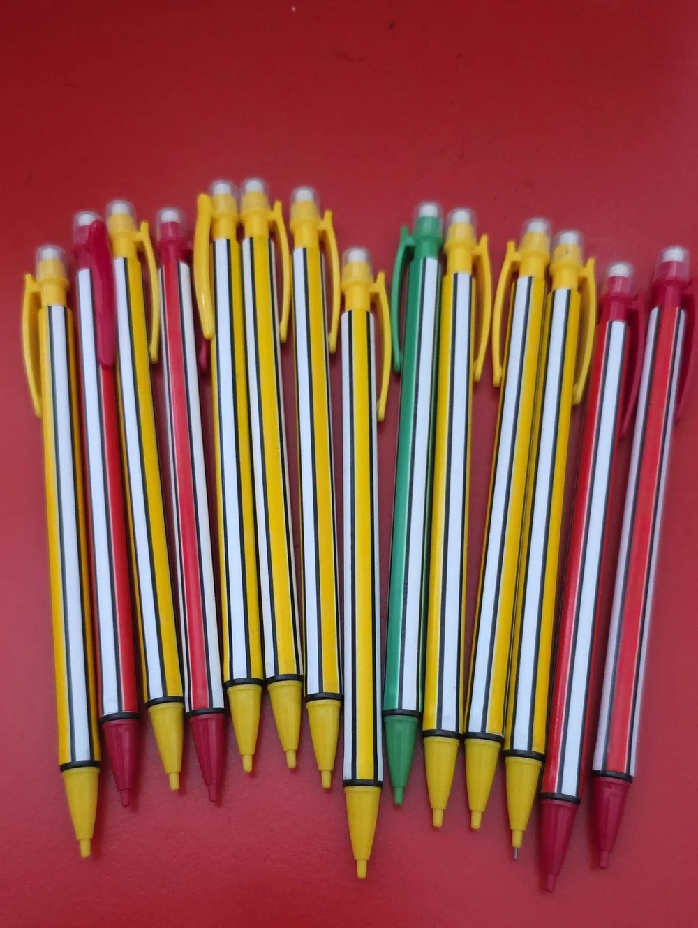 14pcs mechanical pencils, random colors, 0.7 mm lead